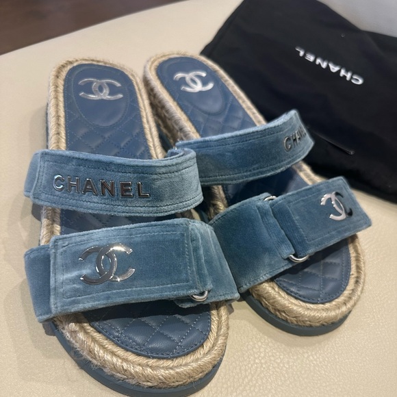 CHANEL velvet blue sandals - Picture 5 of 6